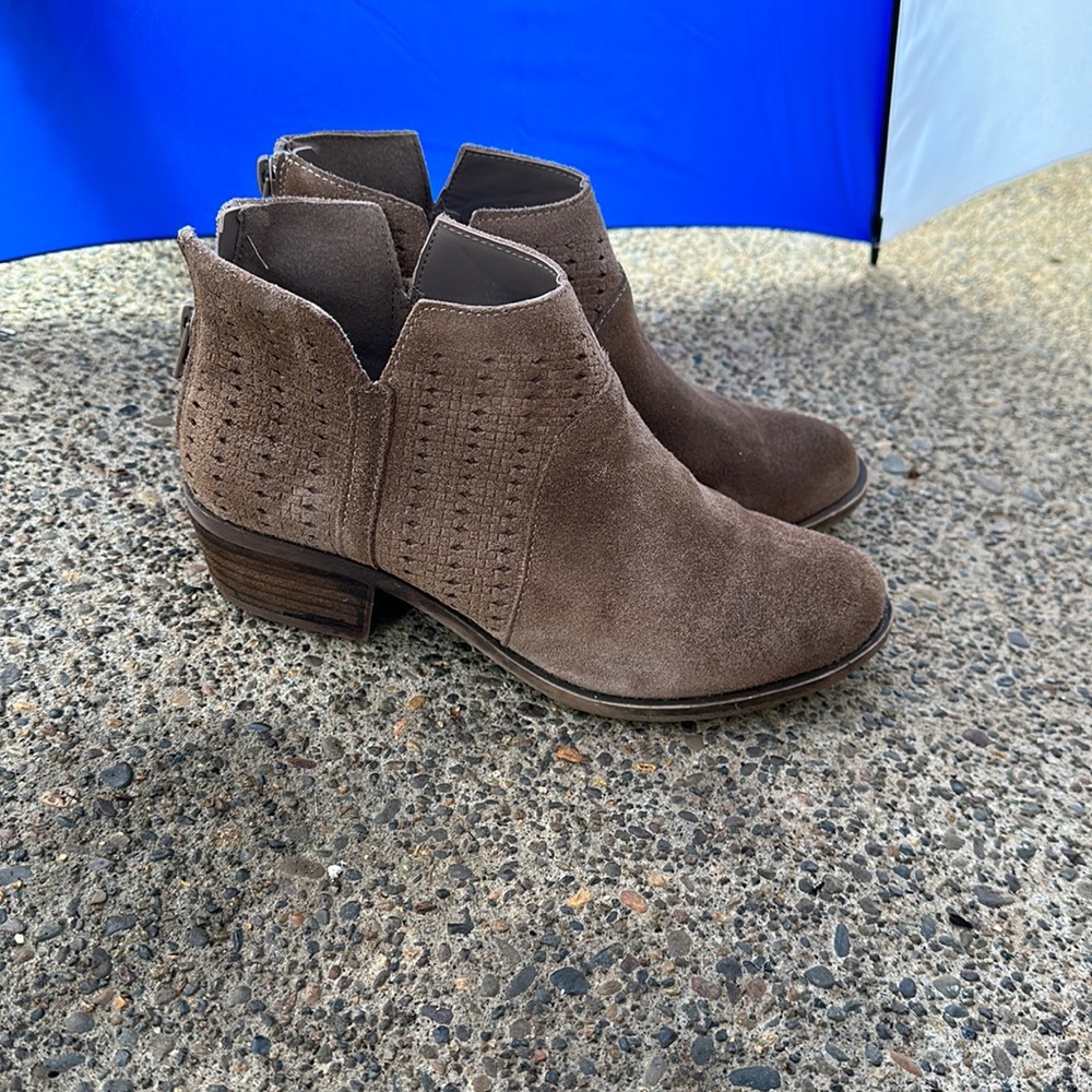 Women’s brown boots